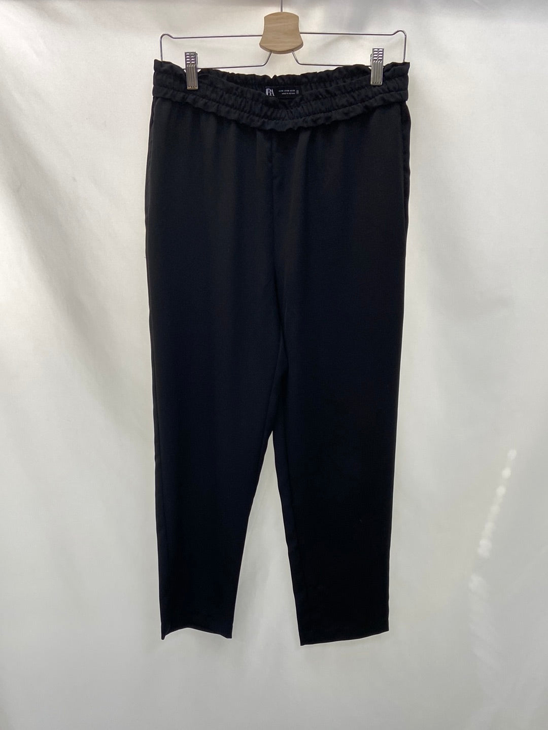 ZARA. Relaxed black trousers TM