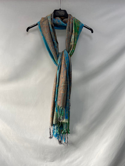 OTRAS. Pasmina tonos verdes y azules