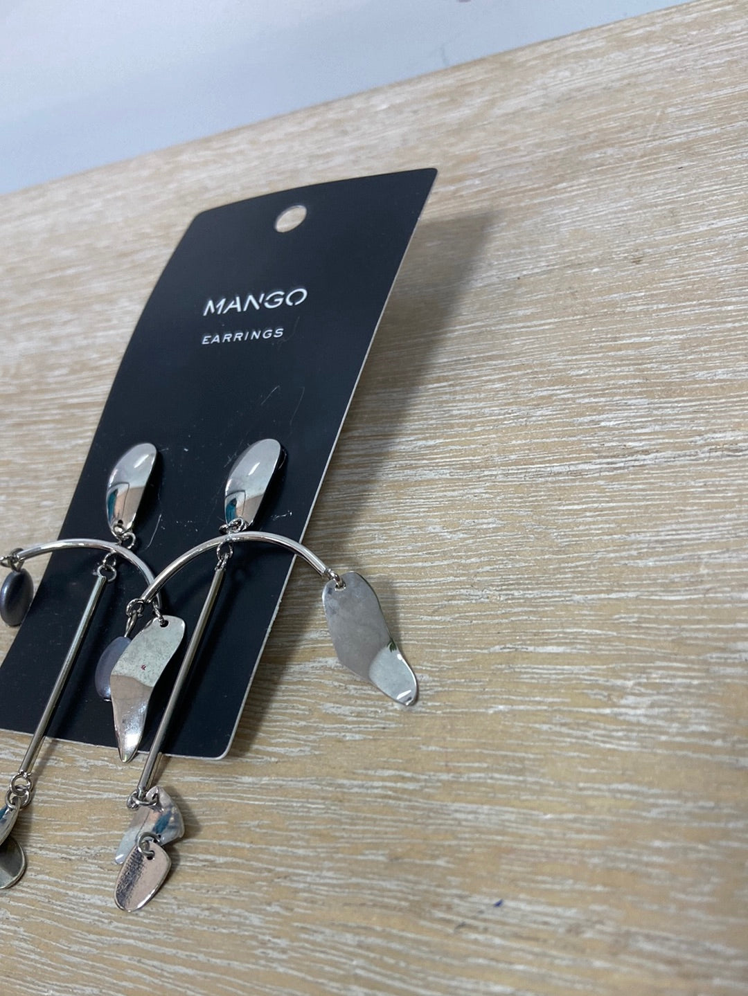 MANGO.Pendientes plateados forma