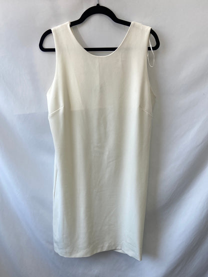 SIGNATURE BY ROBBIE BEE. White dress TM/L
