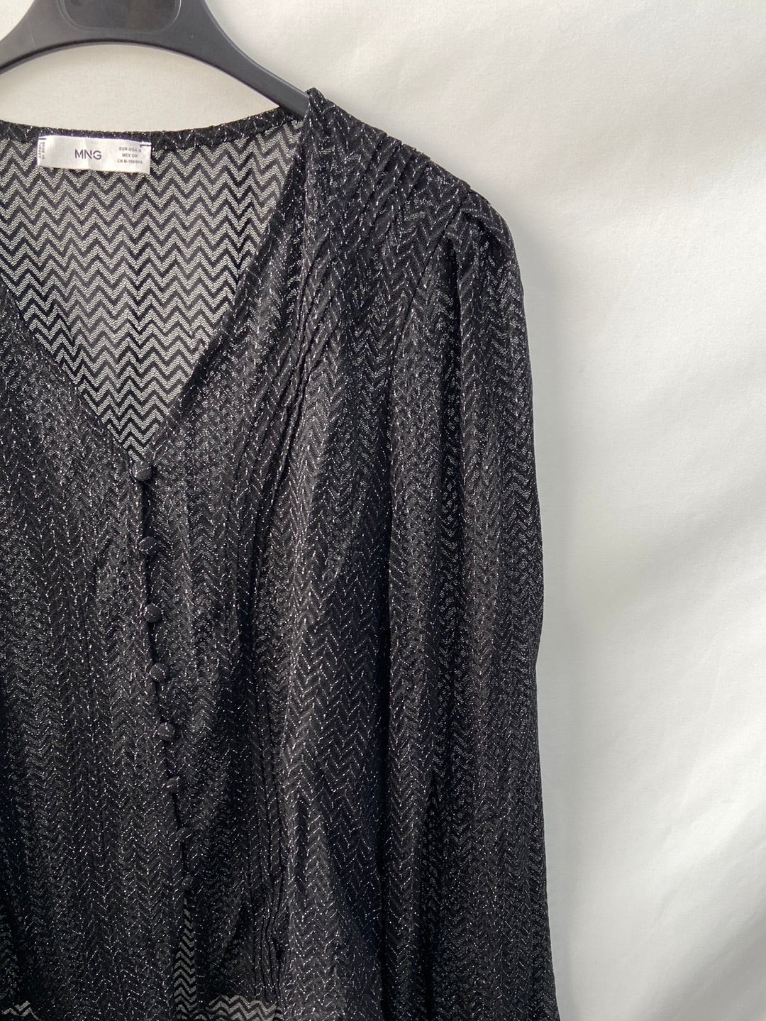MANGO. Blusa negra semitrasparente con hilos plateados T.s
