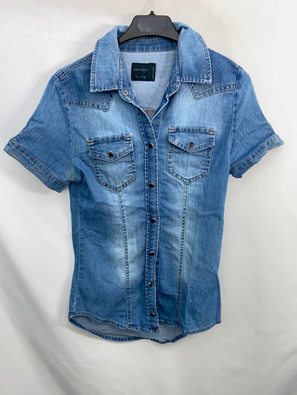 ZARA.Camisa vaquera manga corta entallada T.L
