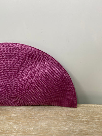 OTRAS.Bolso rafia semicírculo buganvilla