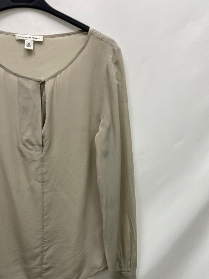 BANANA REPUBLIC.Beige silk blouse T.XS