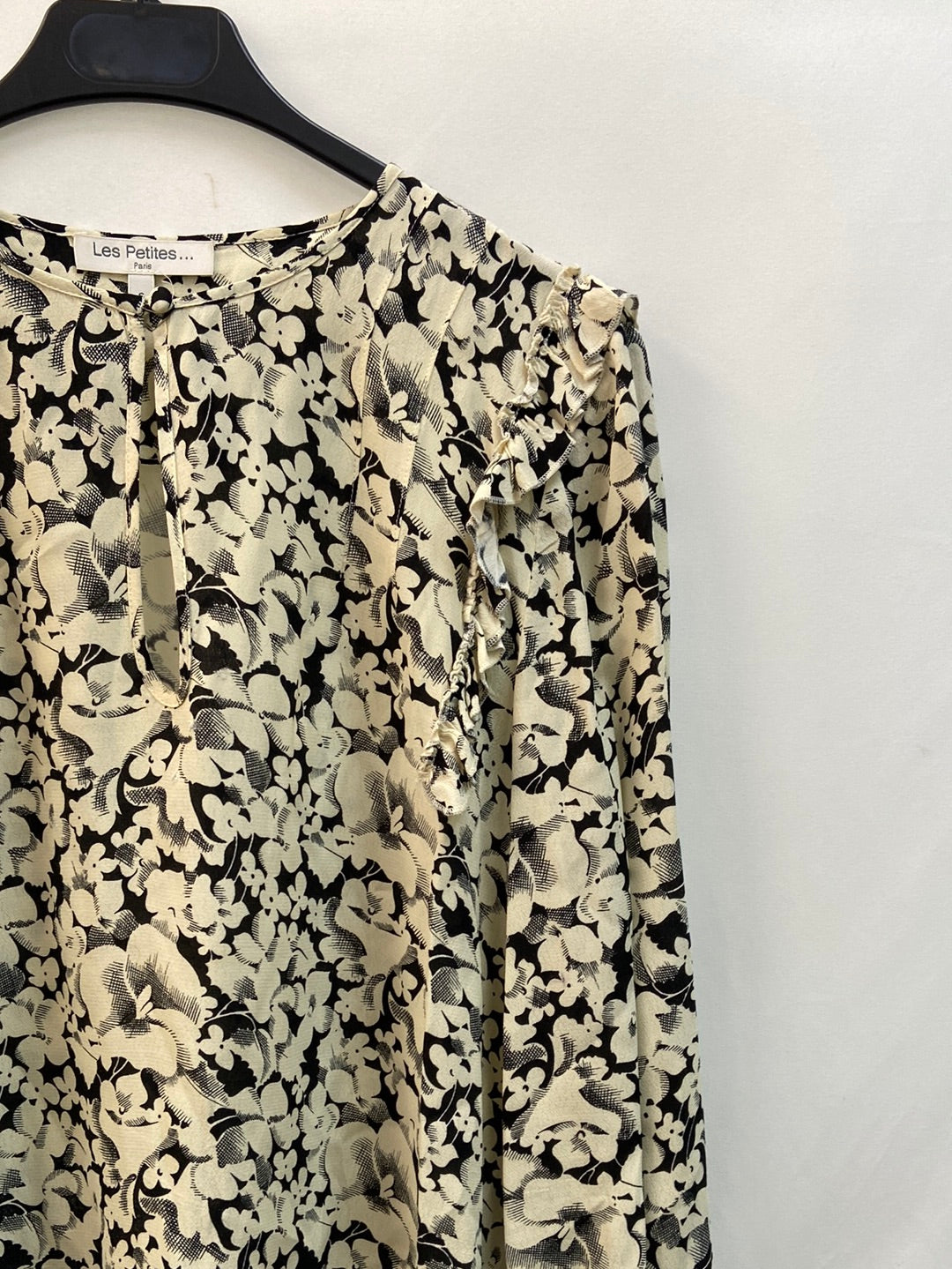 LES PETITES PARIS.Blusa flores volantes T.s