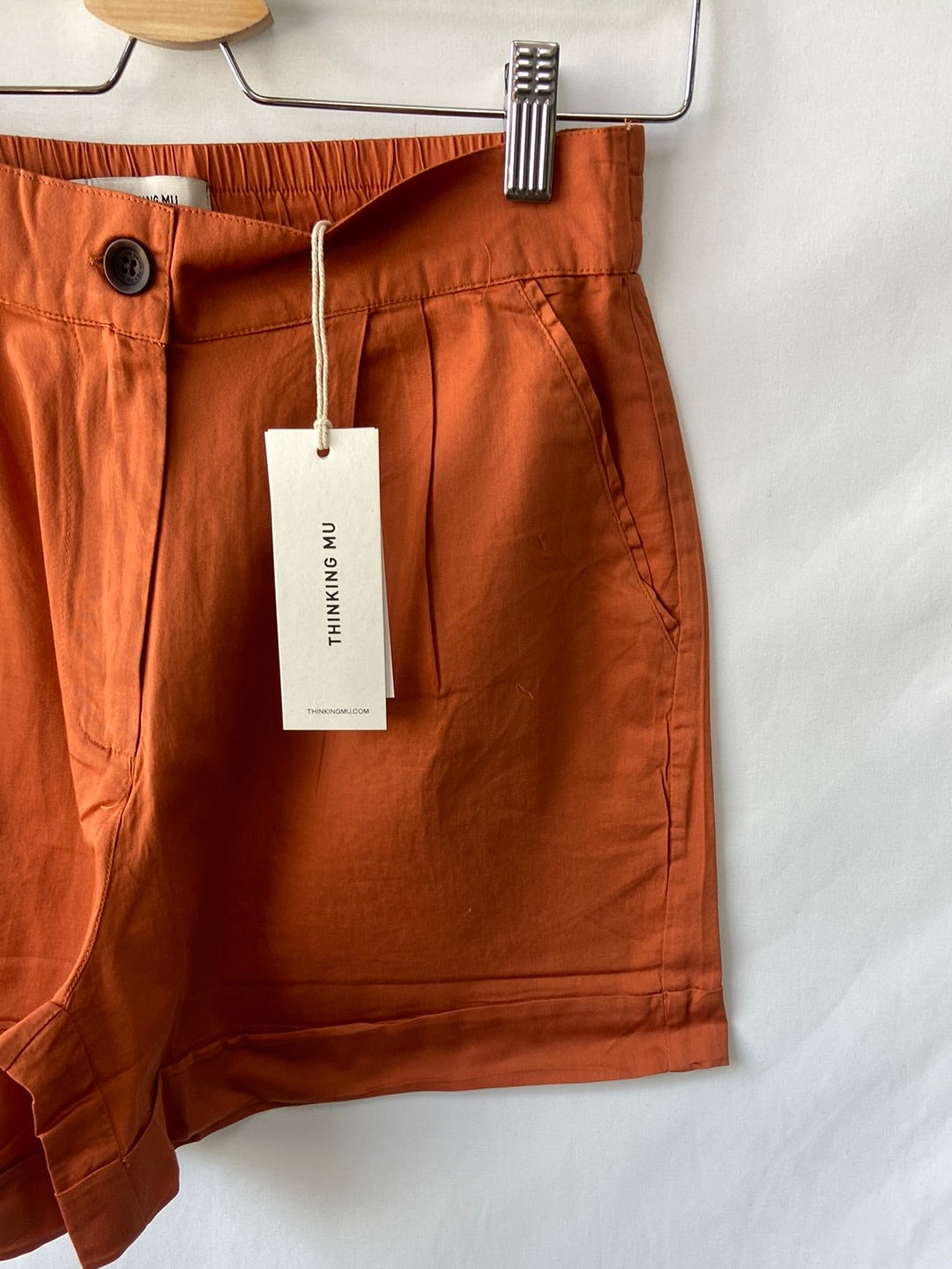 THINKING MU. Shorts fluido teja T.s