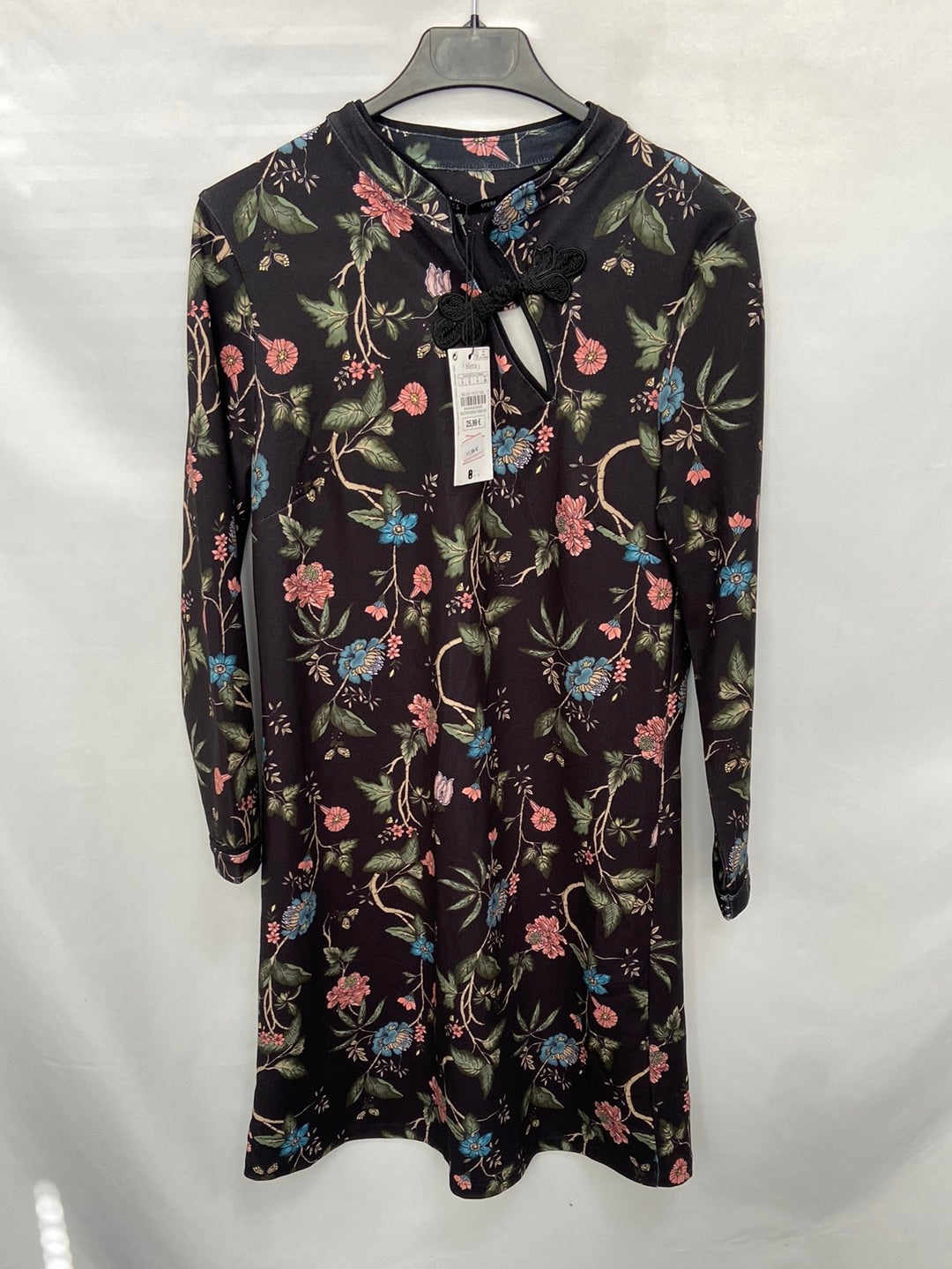 SFERA.Black dress with Asian collar Ts