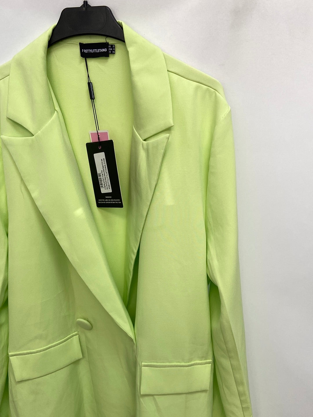 PRETTYLITTLETHING.Blazer larga verde lima T.s