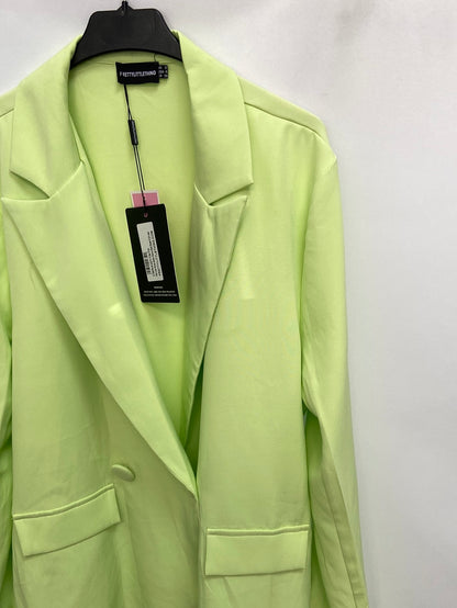 PRETTYLITTLETHING.Blazer larga verde lima T.s