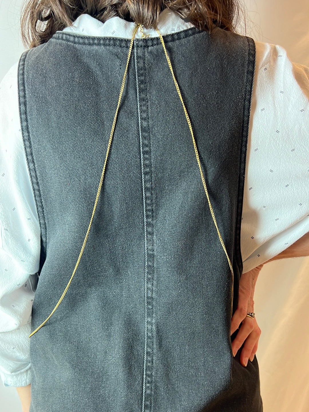 OTRAS. Cadena dorada cuerpo