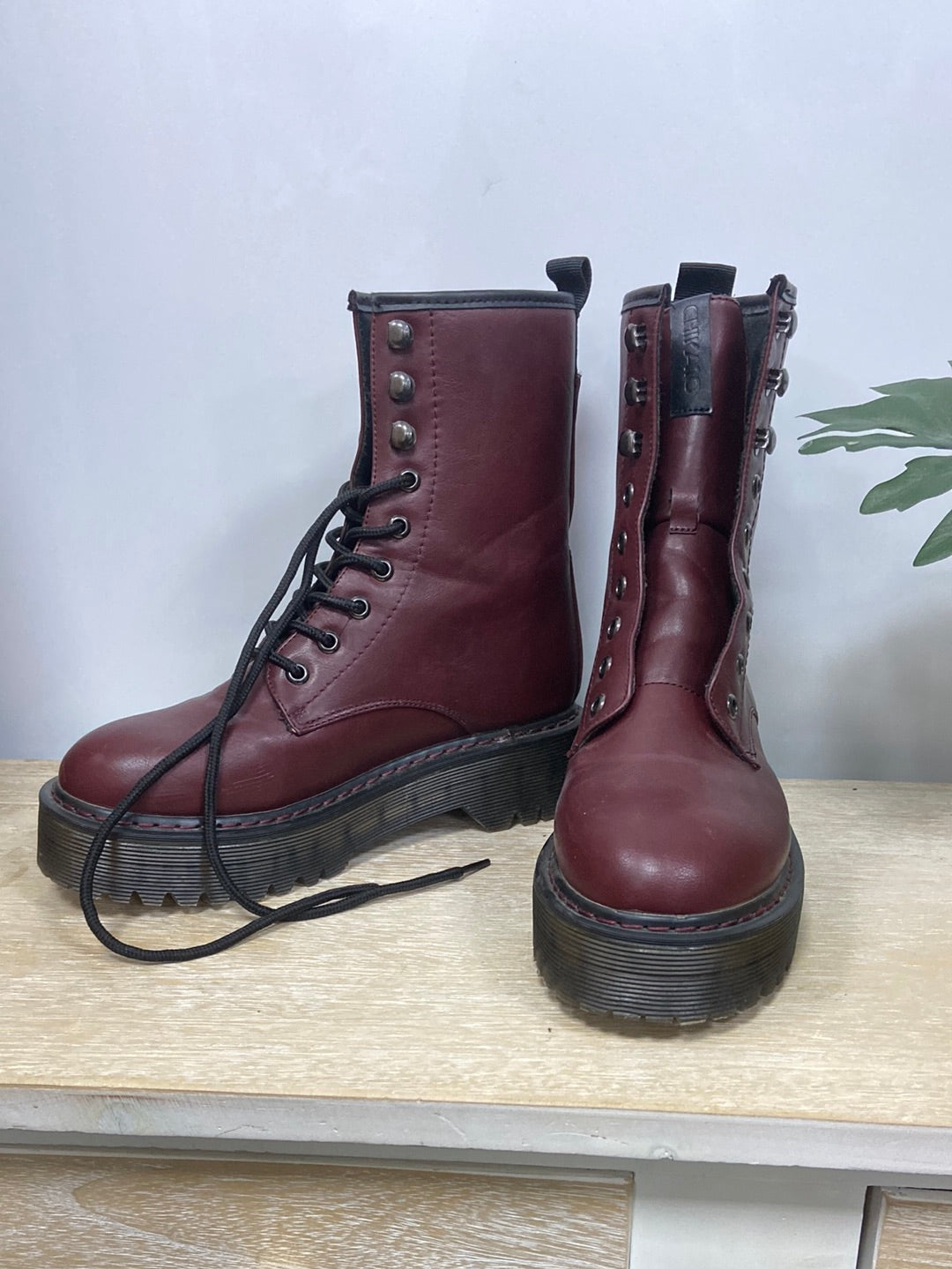 CHIKA10.Botas burdeos cordones T.38