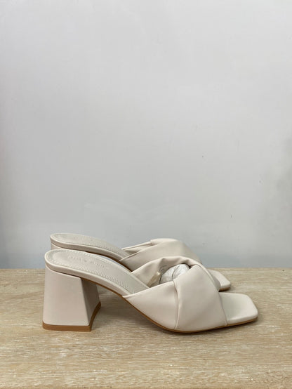 STRADIVARIUS. Beige braided heeled sandals S.37