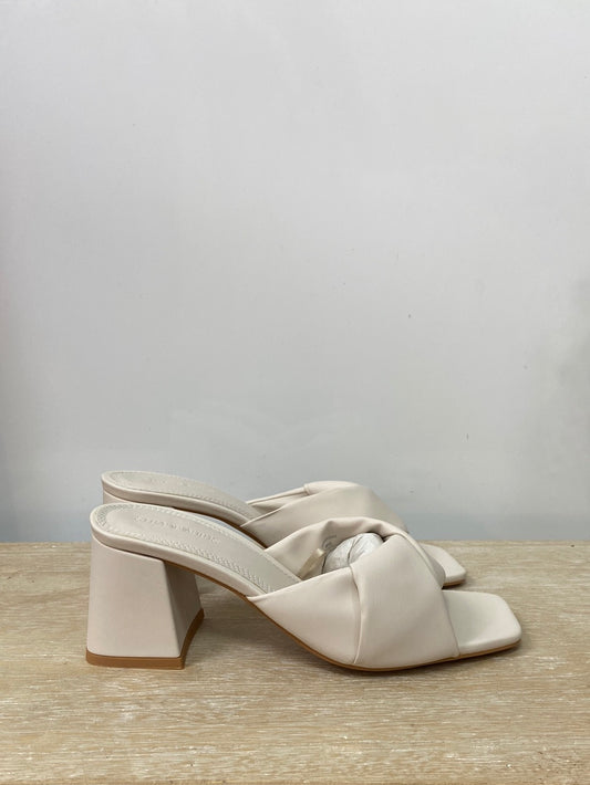 STRADIVARIUS.Sandalias trenzadas tacón beiges T.37