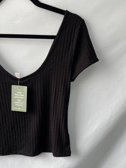 H&M.Camiseta negra canalé T.m