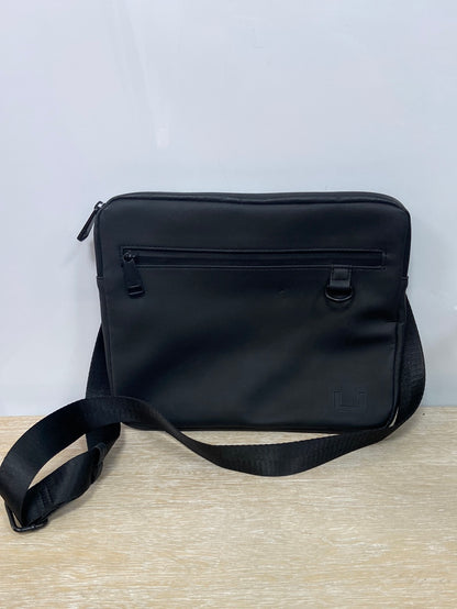 ADOLFO DOMINGUEZ. Bolso negro