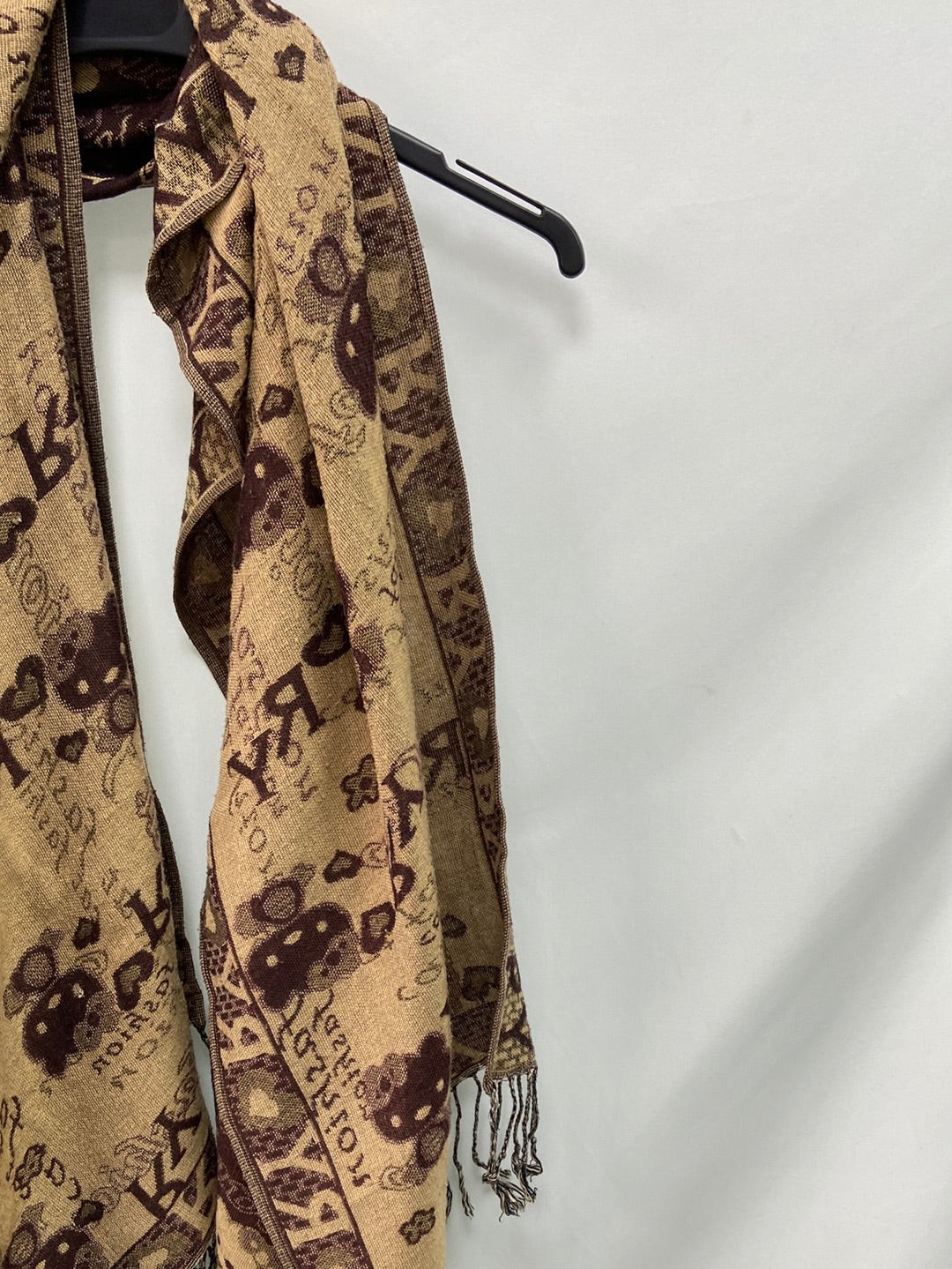 OTHERS. Hello Kitty scarf