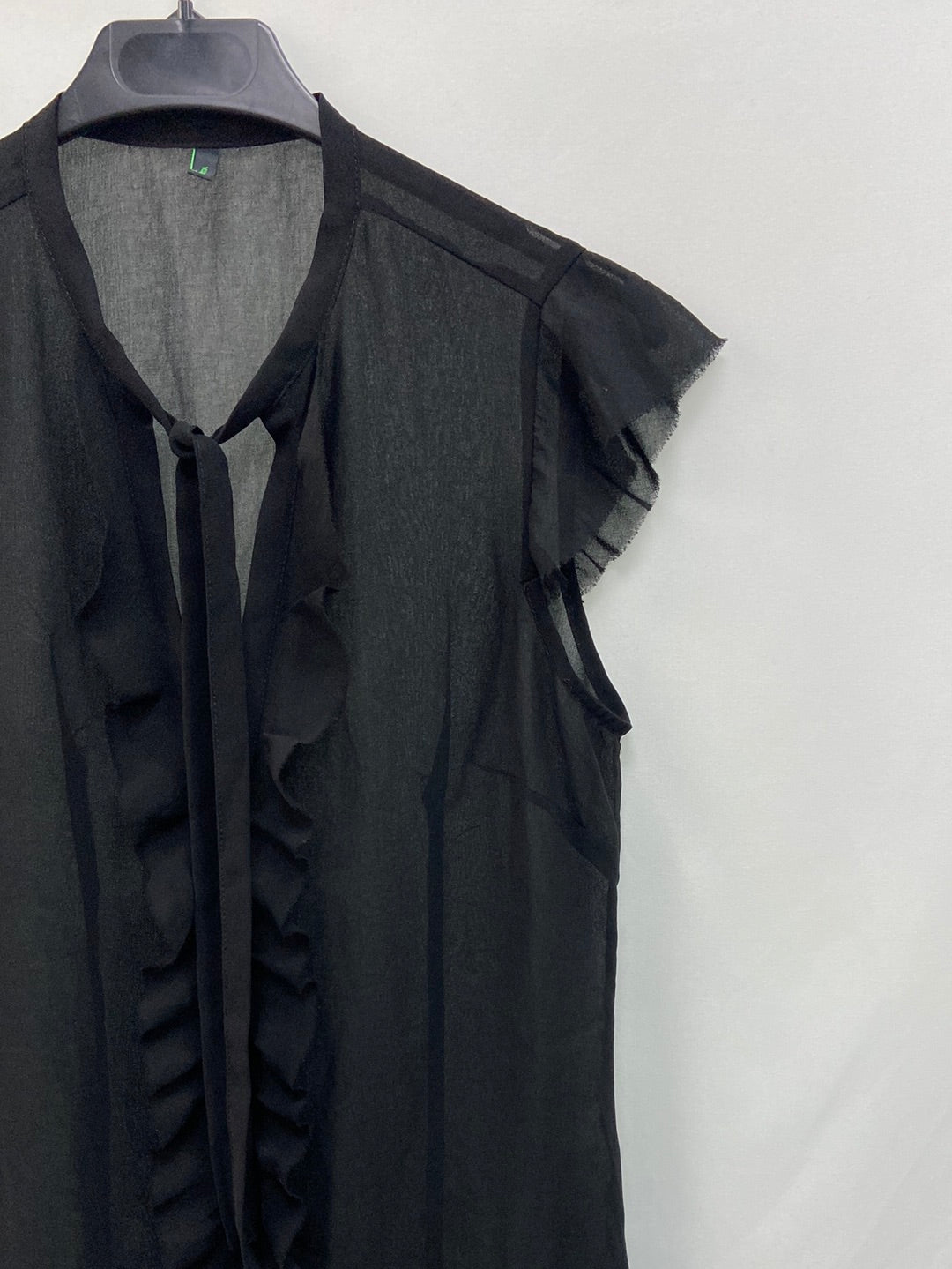 BENETTON.Black ruffled TS blouse