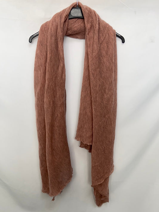 MASSIMO DUTTI.Bufanda rosita 100% cashemere