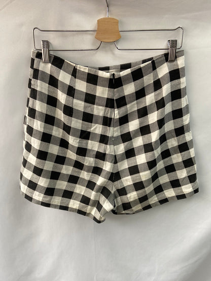 STRADIVARIUS. Checkered trouser skirt size 40