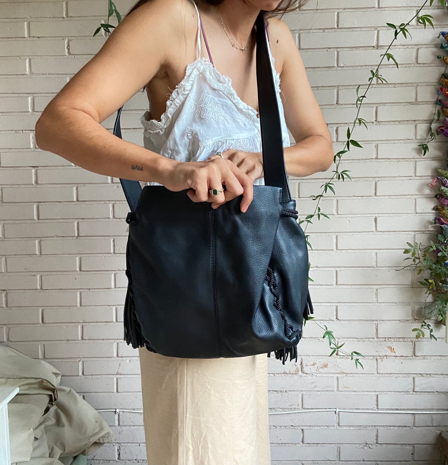 Bolso negro tipo saco