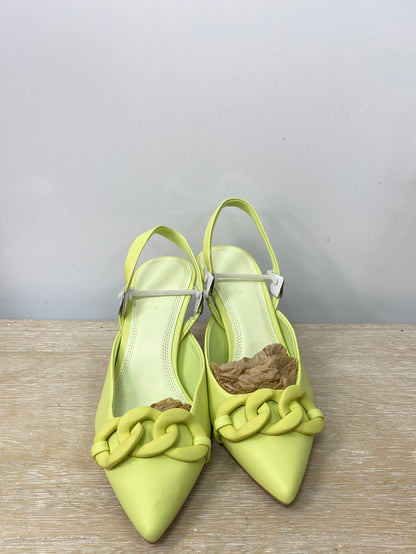 STRADIVARIUS.Stilettos destalonados verde lima T.37