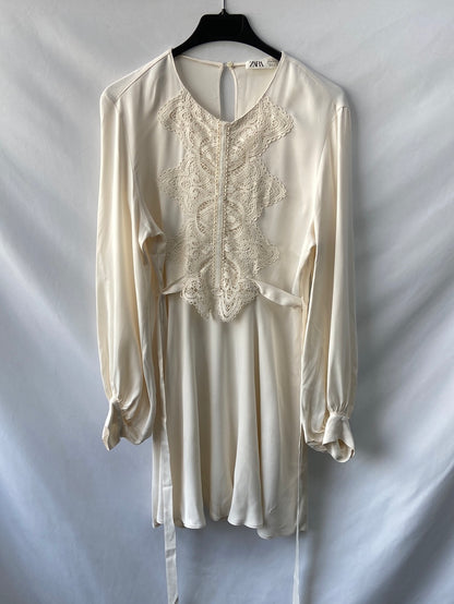 ZARA. Vestido corto blanco encaje  T.s