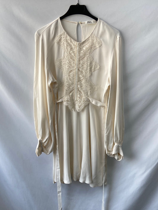ZARA. Vestido corto blanco encaje  T.s