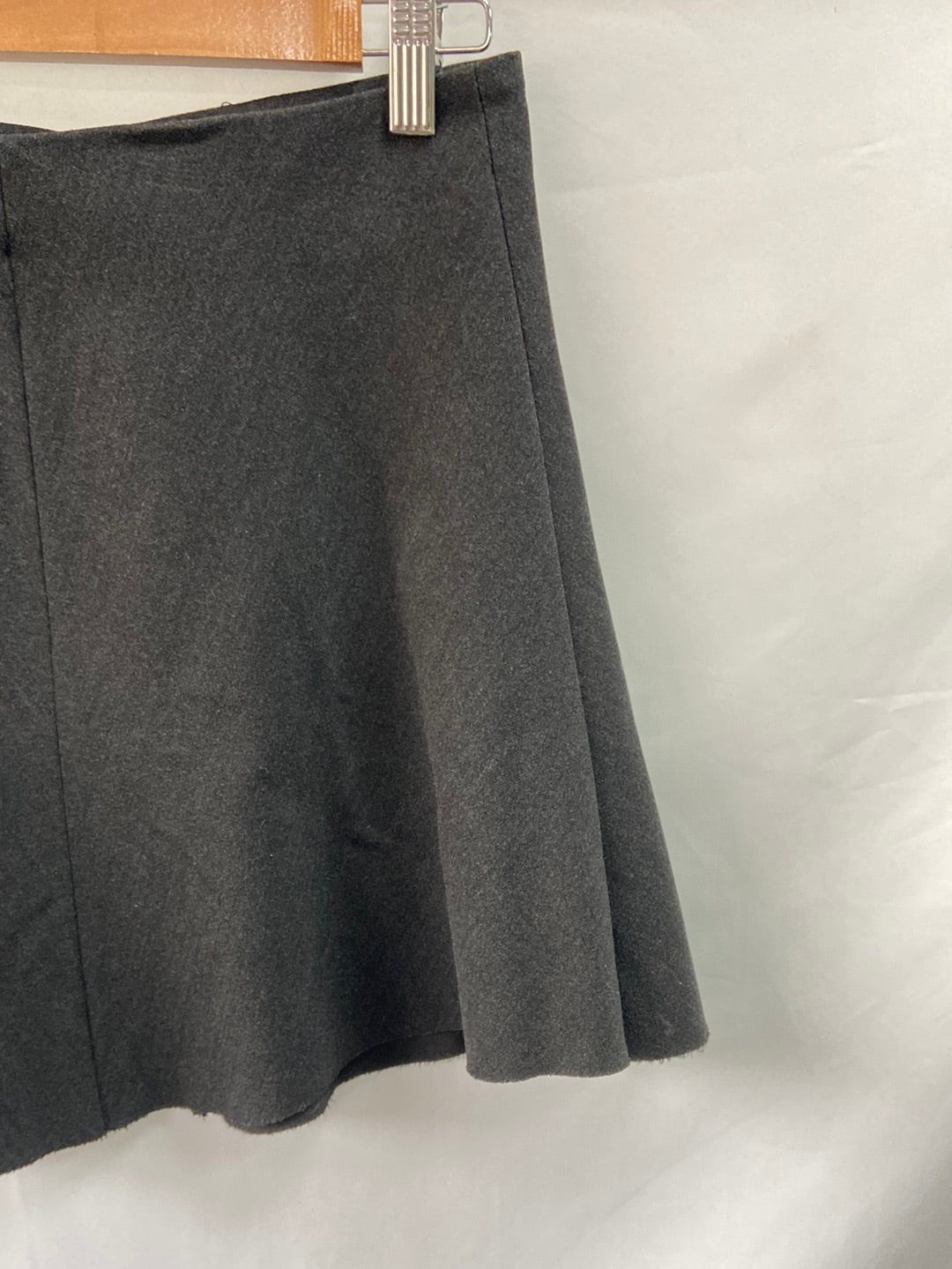 ZARA.Falda gris vuelto T.s
