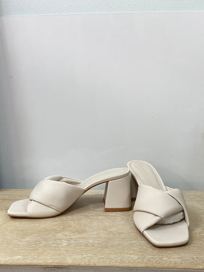STRADIVARIUS. Beige braided heeled sandals S.37