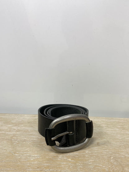 MASSIMO DUTTI. Cinturón negro piel  T.75