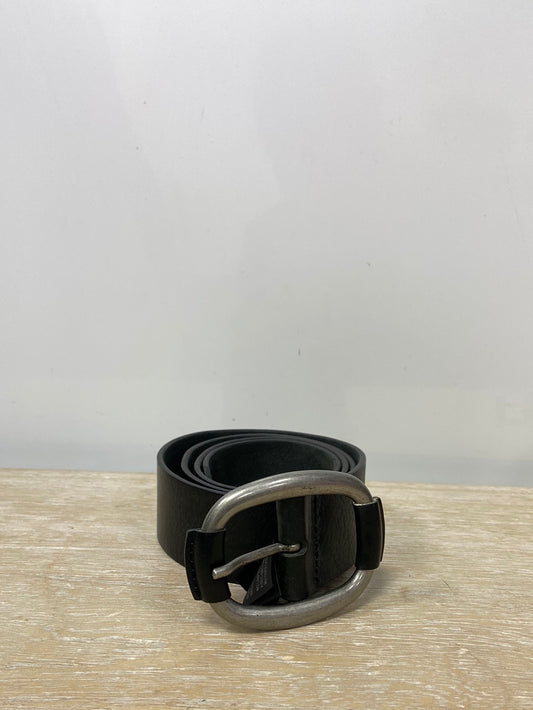 MASSIMO DUTTI. Cinturón negro piel  T.75