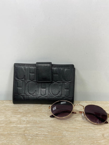 CAROLINA HERRERA. Cartera negra logo