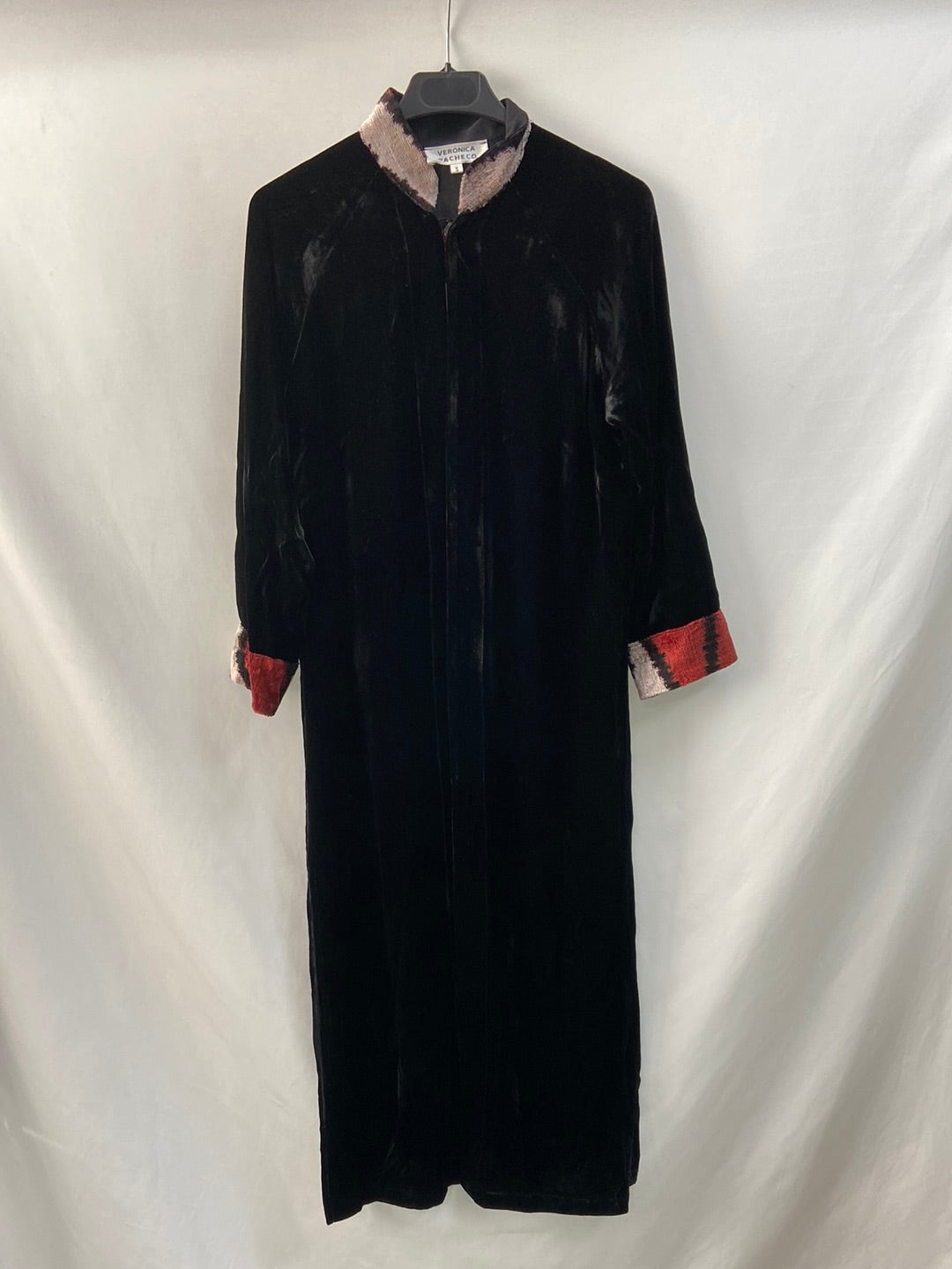 VERÓNICA PACHECO.Top largo/kimono terciopelo bordado T.s