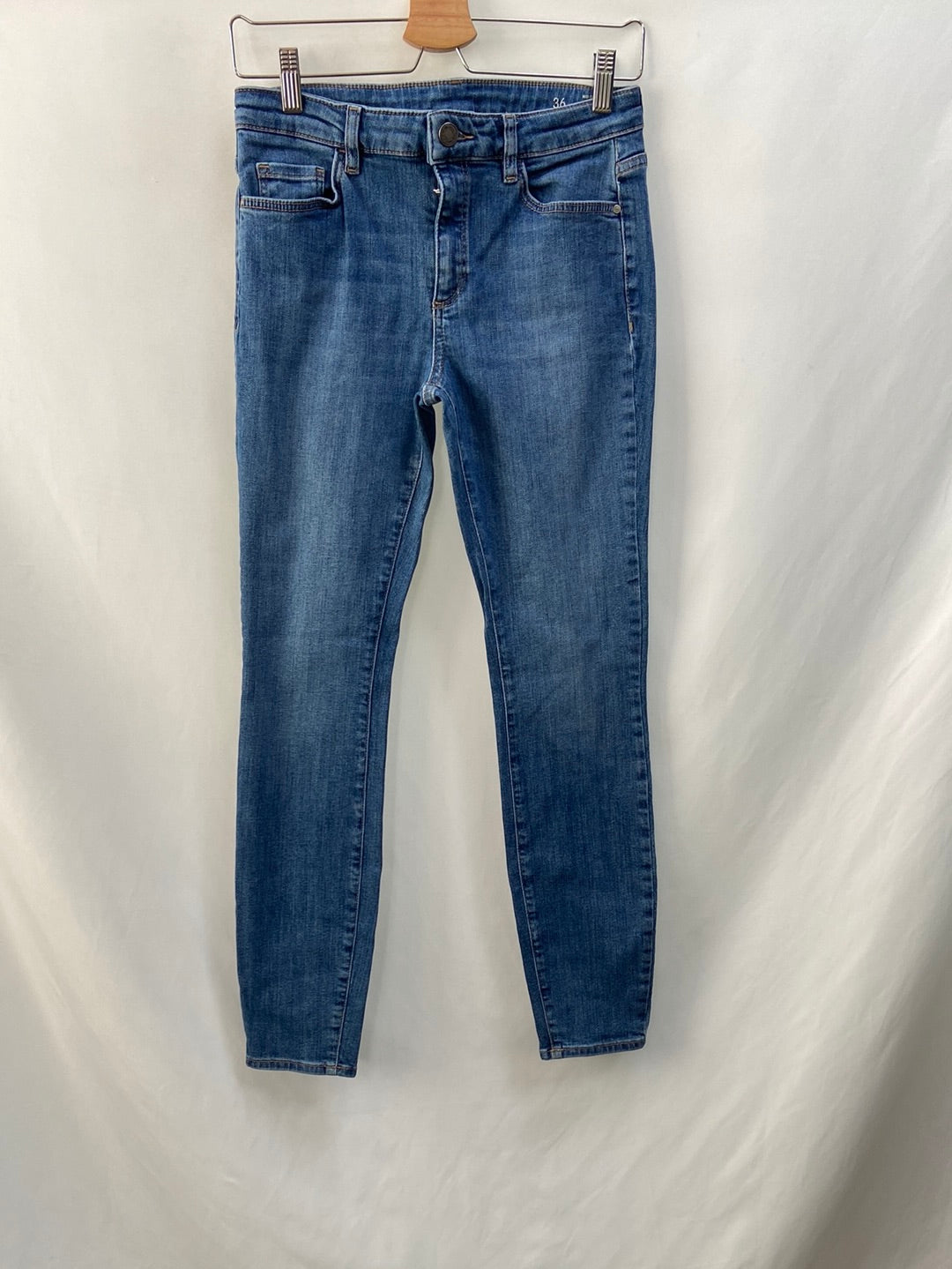 MASSIMO DUTTI.Pantalones vaqueros clásicos T.36