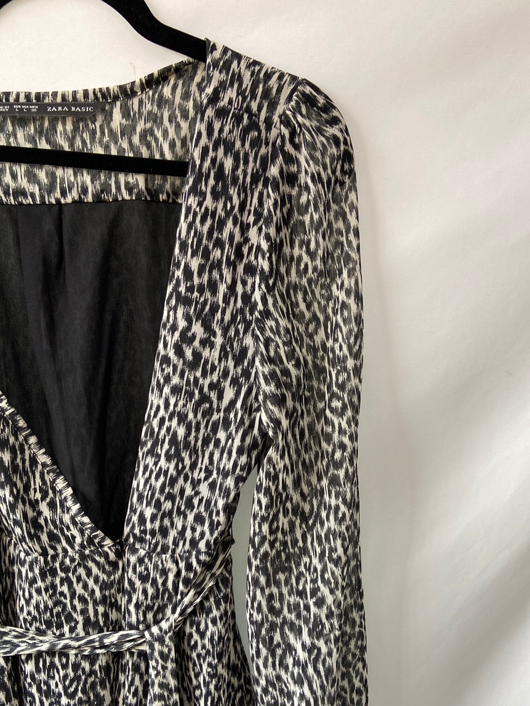ZARA.Vestido cruzado animal print T.L
