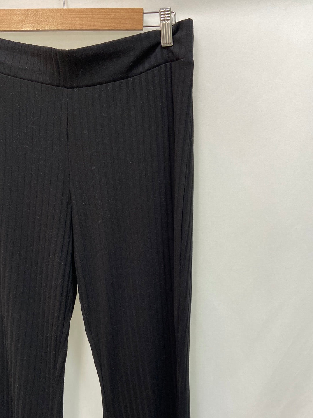 H&amp;M. Black ribbed pants TM