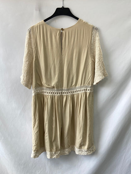 LENTJITA. Beige lace dress S.xs