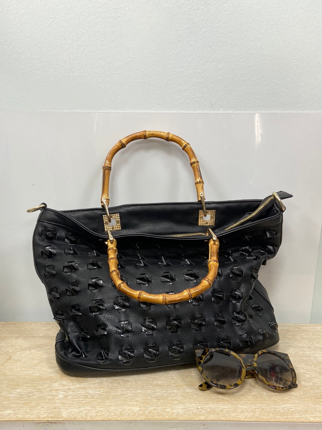 BLUNDELL.Bolso negro piel textura