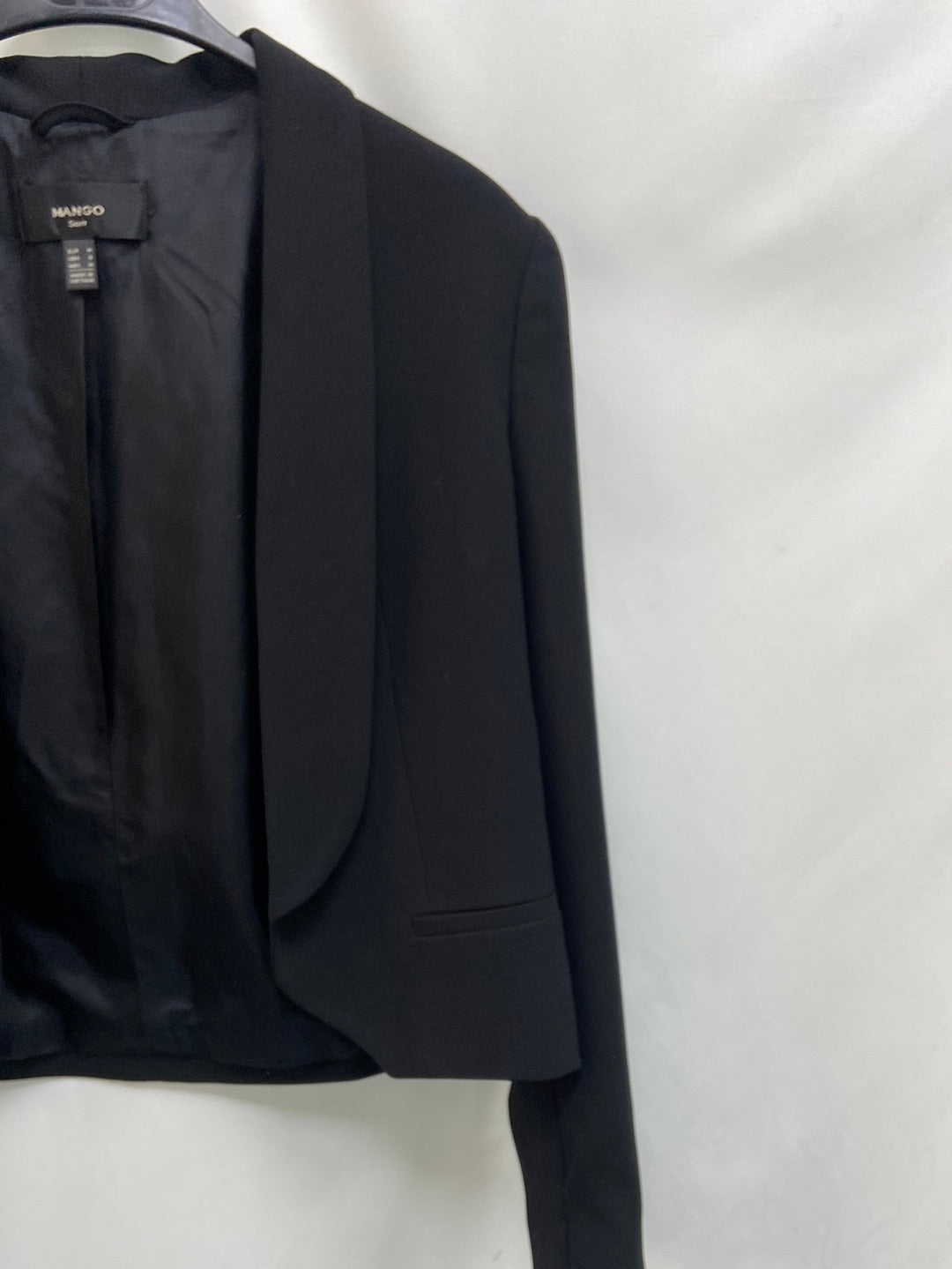 MANGO. Blazer negra cortita T.m