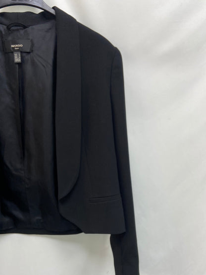 MANGO. Blazer negra cortita T.m