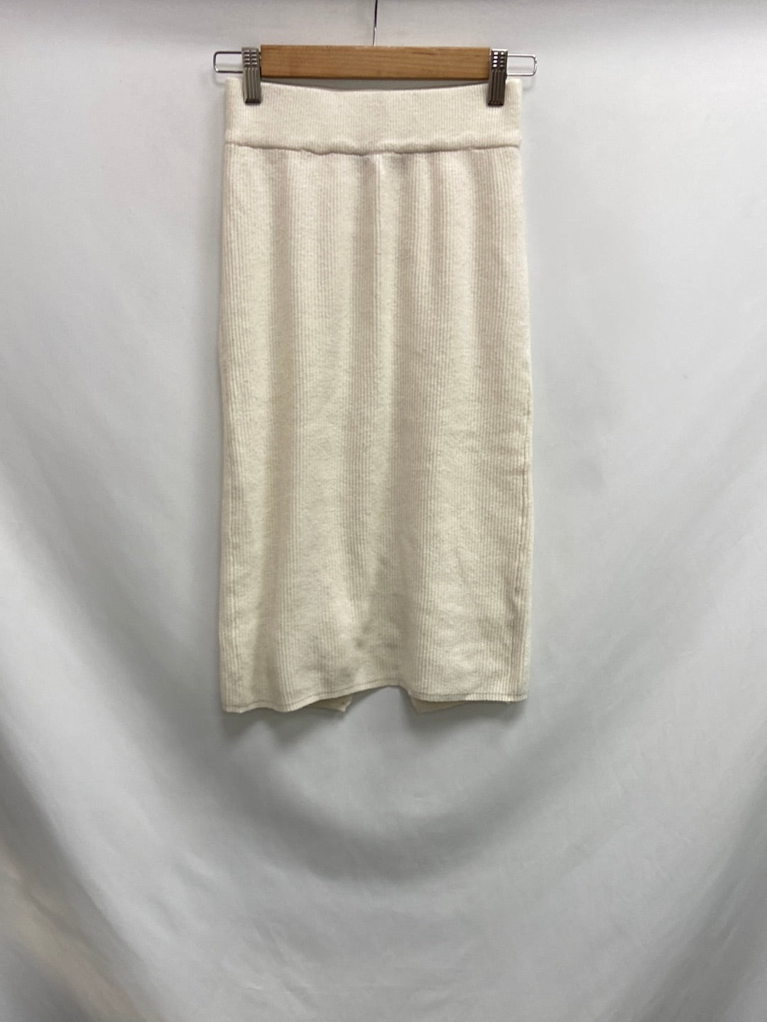 BERSHKA. Falda punto blanco T.s