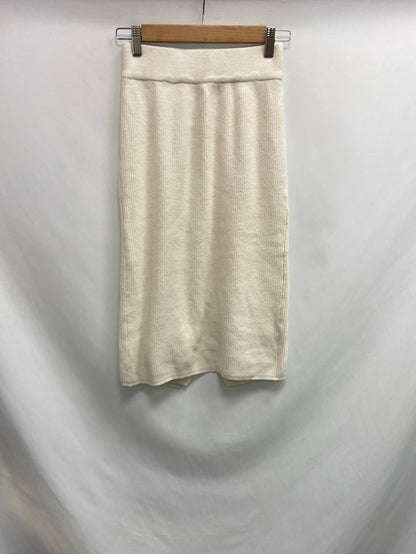 BERSHKA. Falda punto blanco T.s