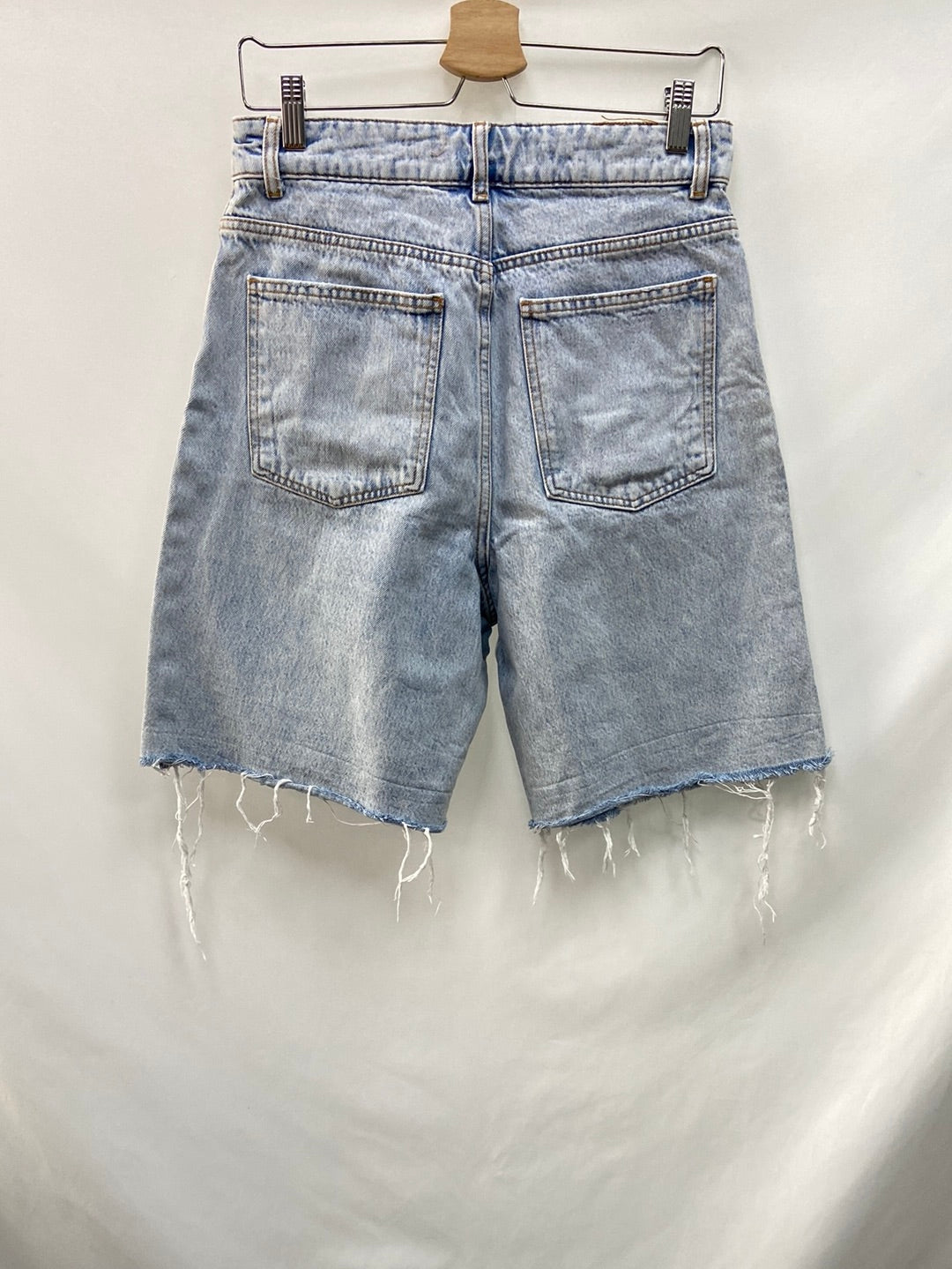 ZARA.Bermudas vaqueras T.40