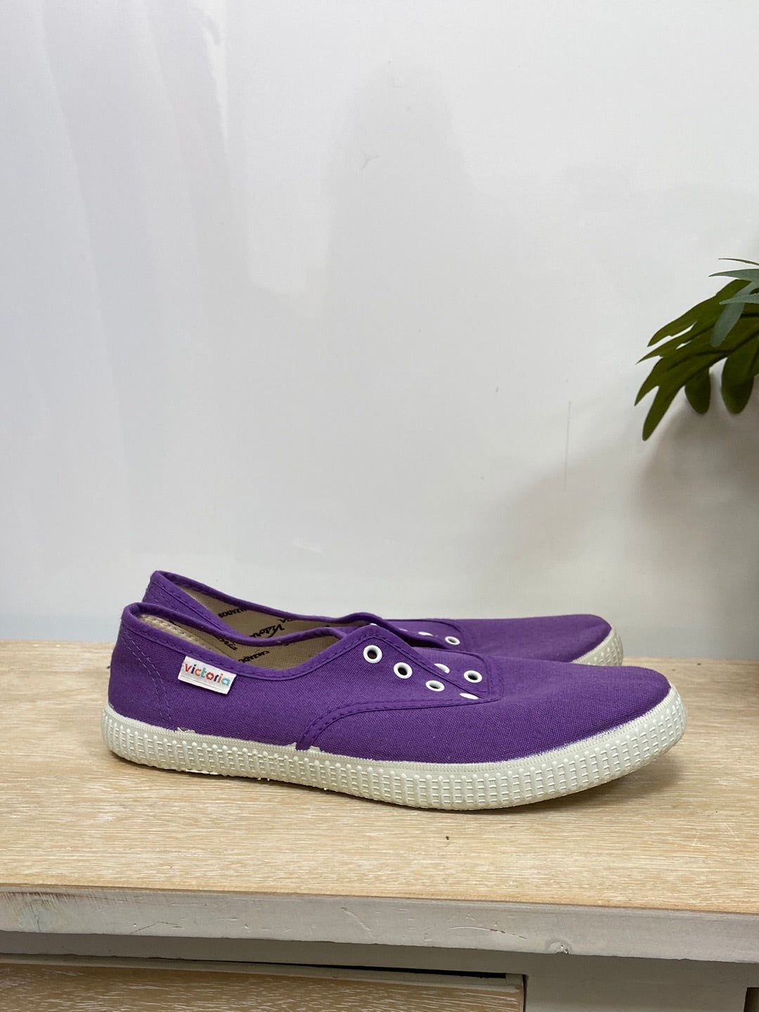 VICTORIA. Purple canvas sneakers size 38