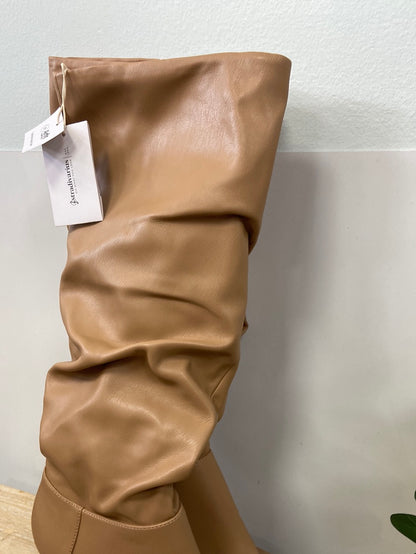 STRADIVARIUS.Botas altas beiges T.38