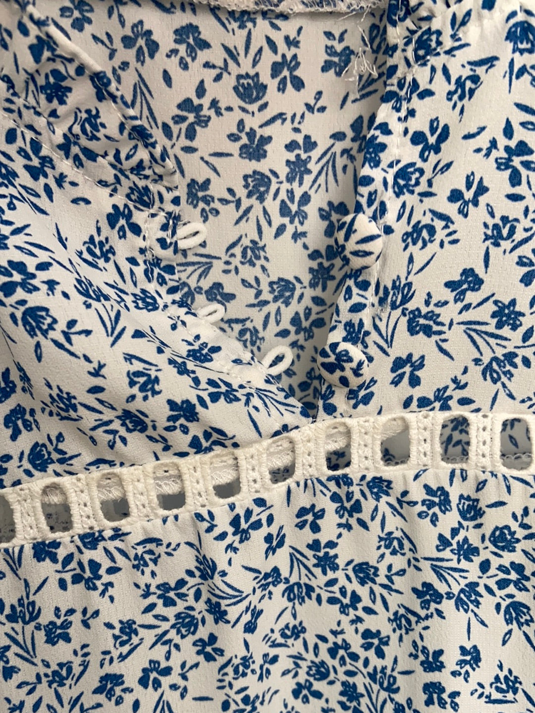 OTHERS. Romantic blouse with blue flowers Ts (Tara)