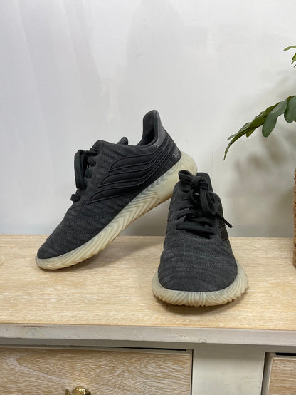 ADIDAS. Zapatilla modelo Sobakov T.38