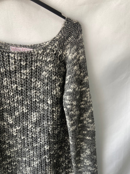 WHITE & ONE. Jersey M-L