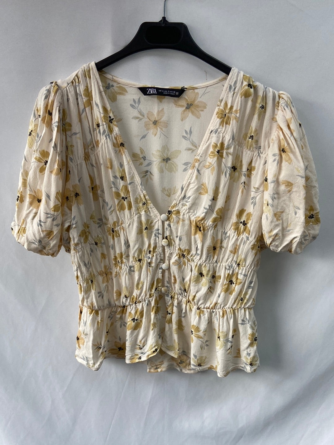 ZARA.Blusa beige flores y botones T.S