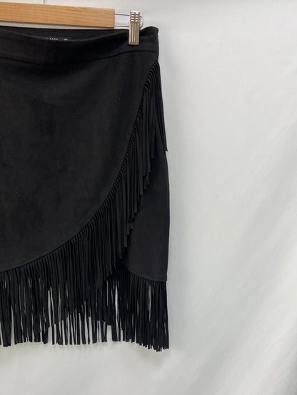 ZARA. Falda negra flecos T.s